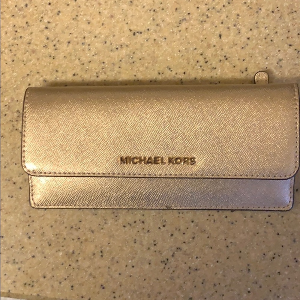 Michael kors good wallet never used